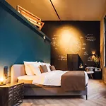 Oldschool Hotel *
